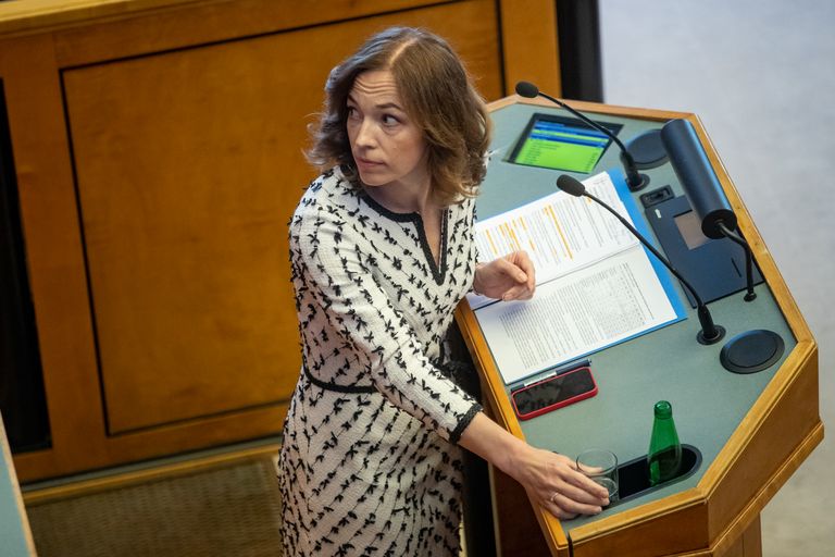 Haridus- ja teadusminister Liina Kersna umbusaldus Riigikogus kukkus läbi.