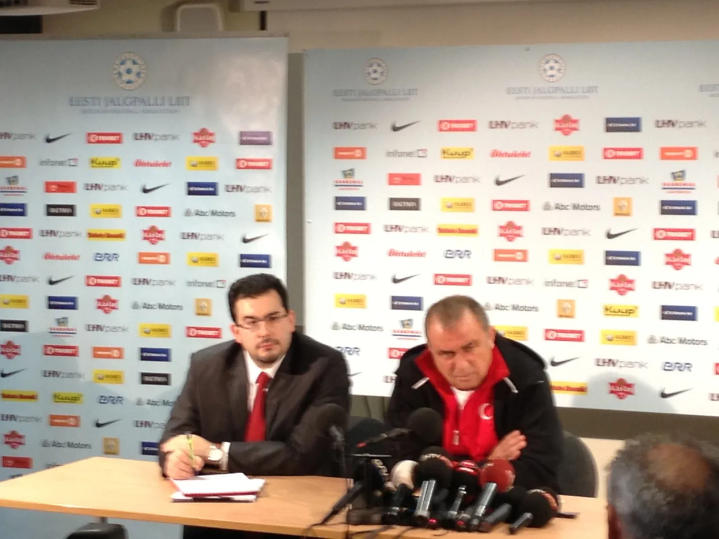 Fatih Terim (paremal) tänasel pressikonverentsil.