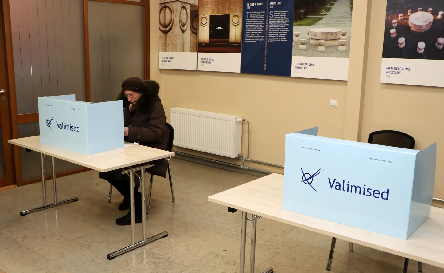 Один из восьми ида-вируских избирательных участков, где можно голосовать в течение всей недели, находится в Йыхвиском волостном управлении.