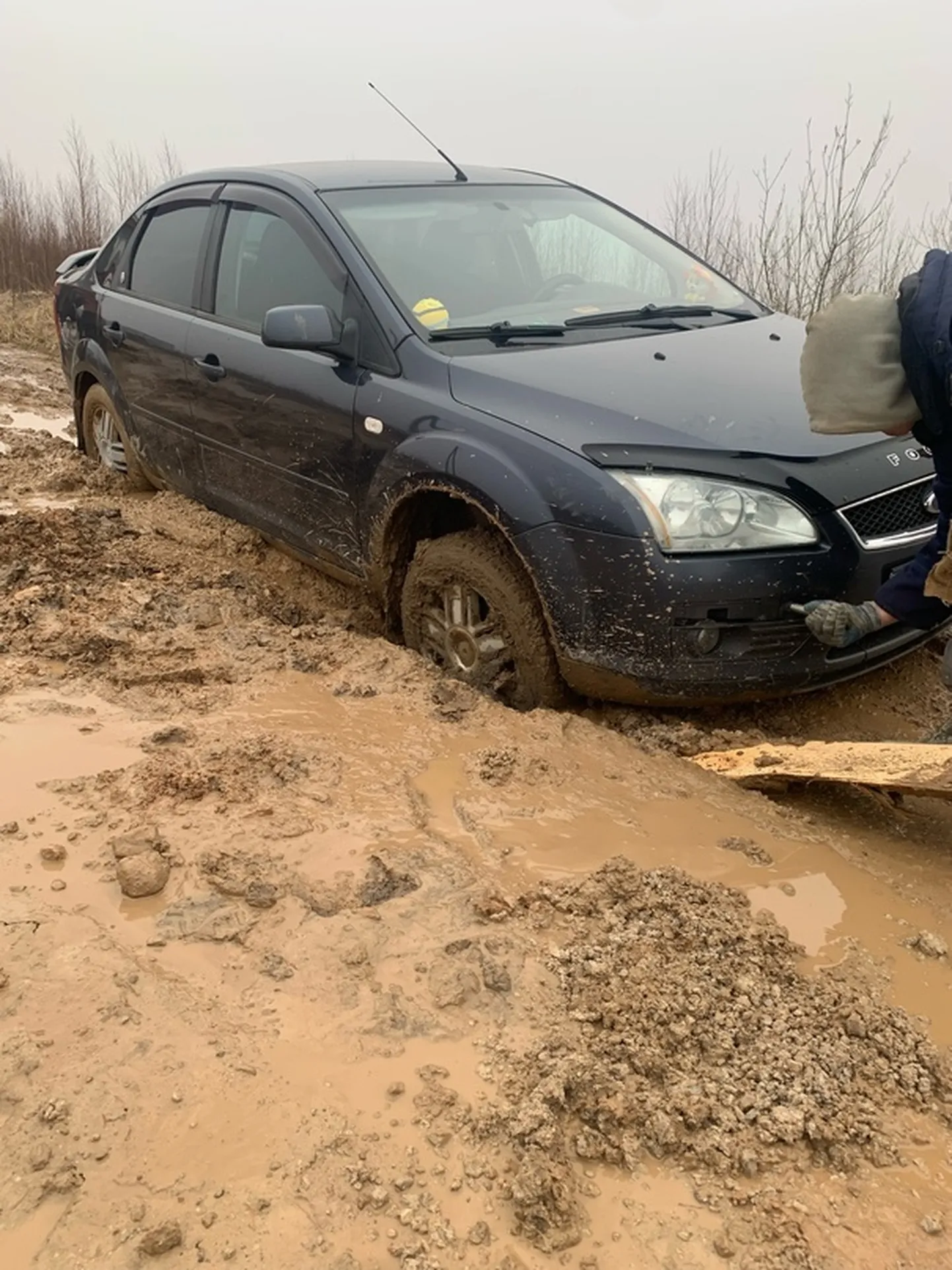 Vidovitši külatee on sõiduautodele muutunud läbimatuks.