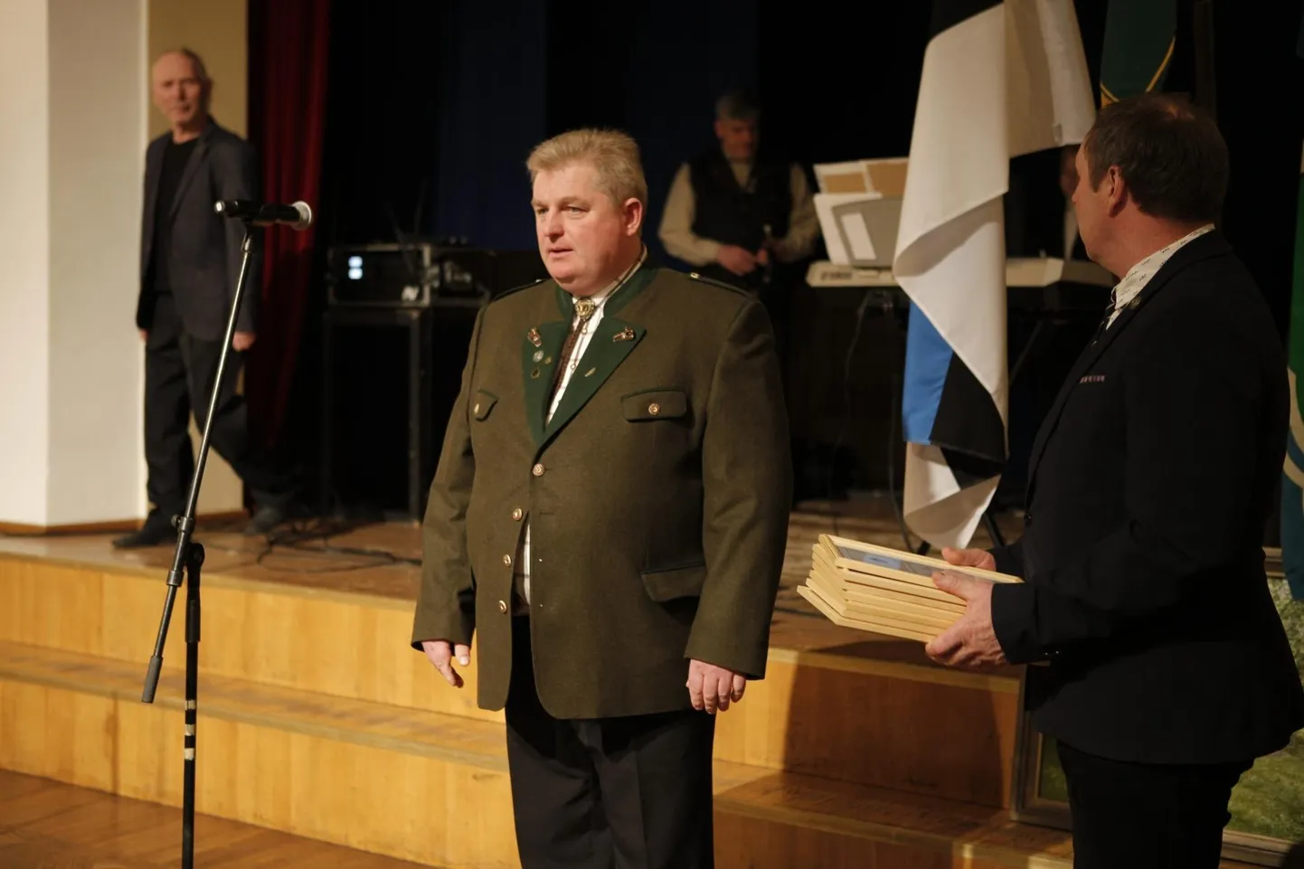 Rakvere Jahindusklubi esimees Raul Vahter (vasakul) ja tegevjuht Jaan Villak jahindusklubi juubelipeol.