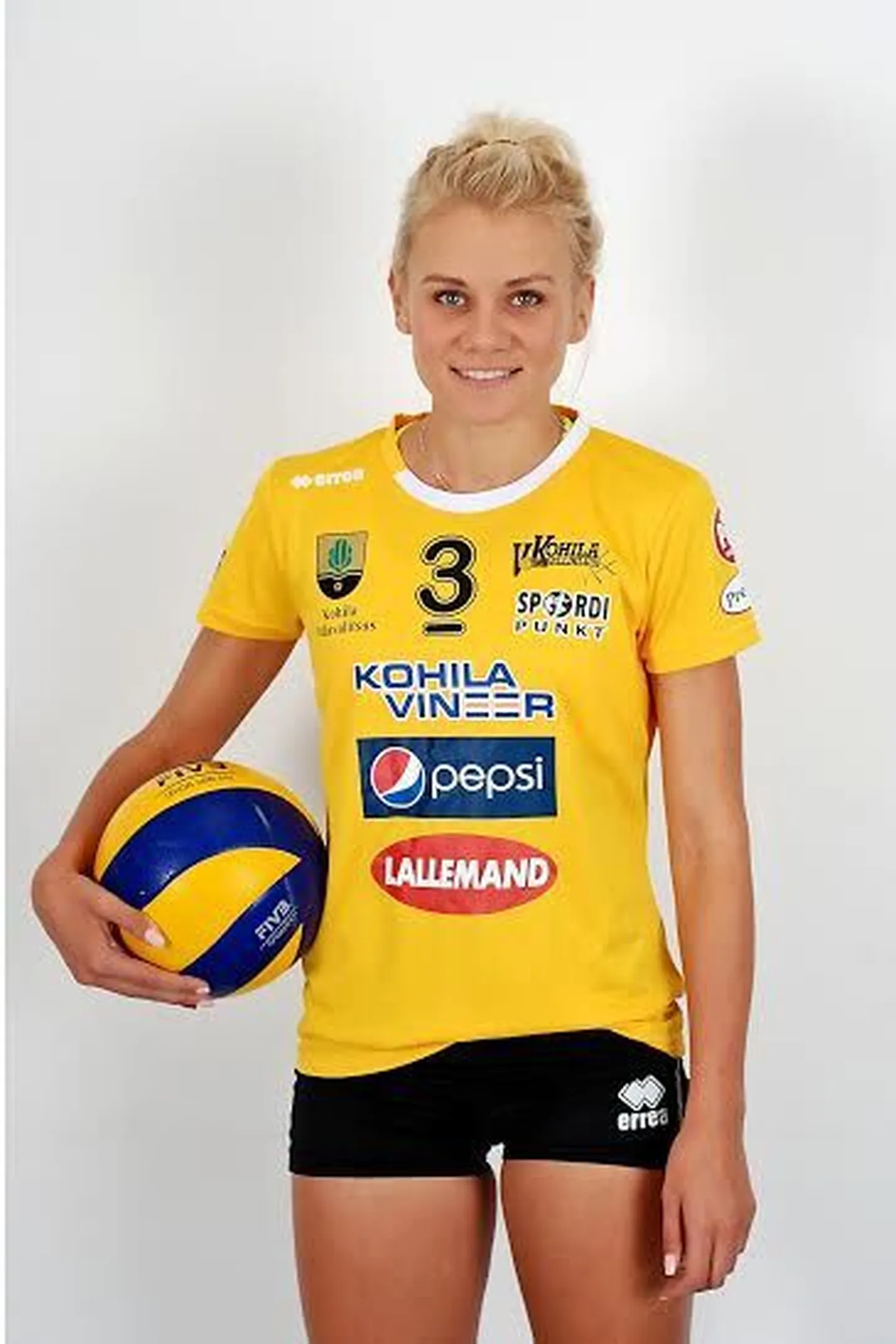 Võrkpallur Julija Mõnnakmäe