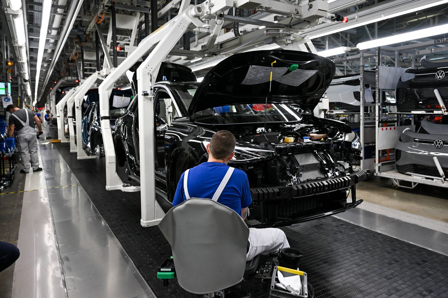 Elektrisõidukite tootmine Volkswageni tehases Saksamaal.