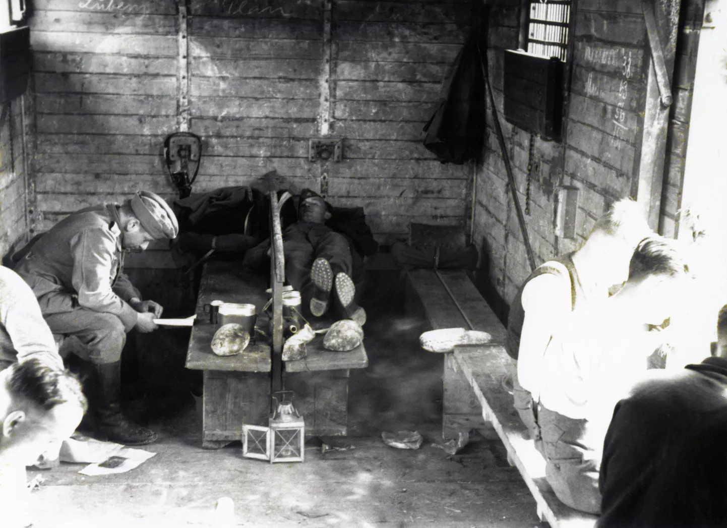 Saksa sõdurid liiguvad idarindele. Foto aastast 1942.