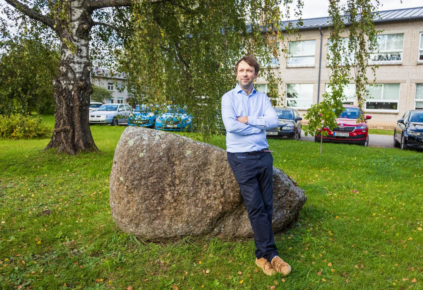 «Soovitan kõigile seda ametit,» lausus Lüllemäe põhikooli uus direktor Mart Kase. «Ja peene tuleviku juhi koolituse asemel tule põhikooli direktoriks maale, saad selle kõik esimese
nädalaga kätte.»