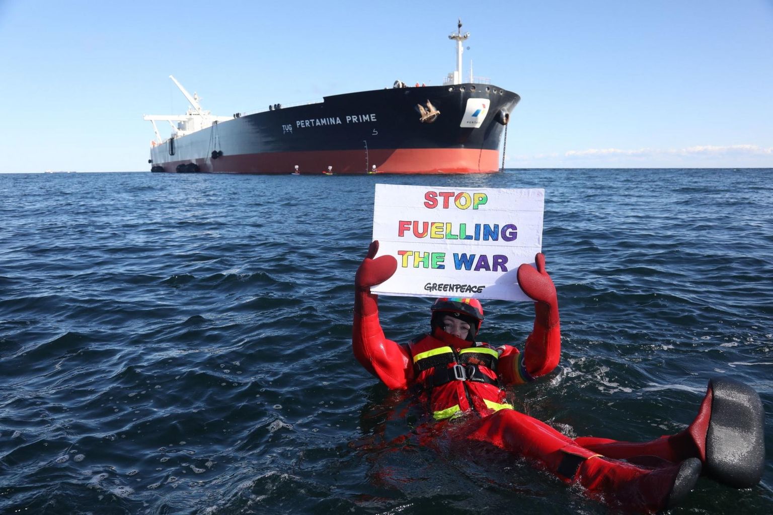 Greenpeace'i aktivistid blokeerivad Venemaa naftatankerit Taanis Frederikshavni sadamas 31. märtsil 2022