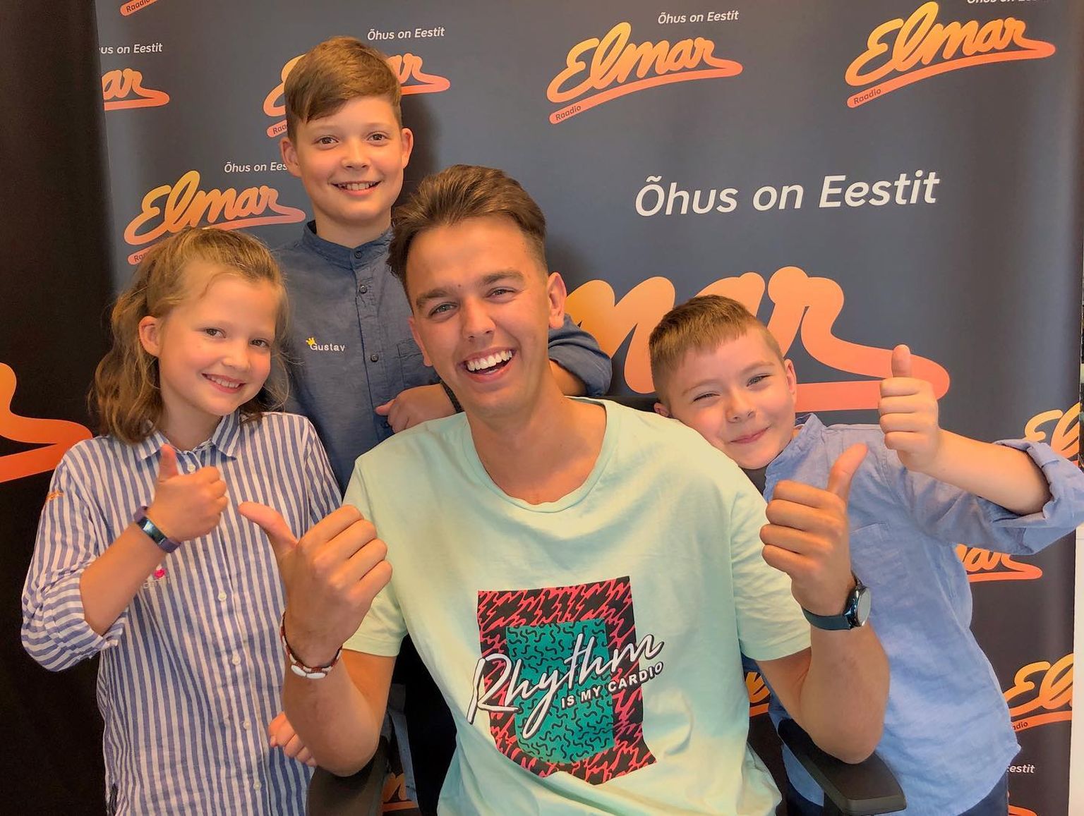 Emili Pirk, Gustav Pirk, Hensugusta ja Oliver Kõvask raadio Elmar stuudios