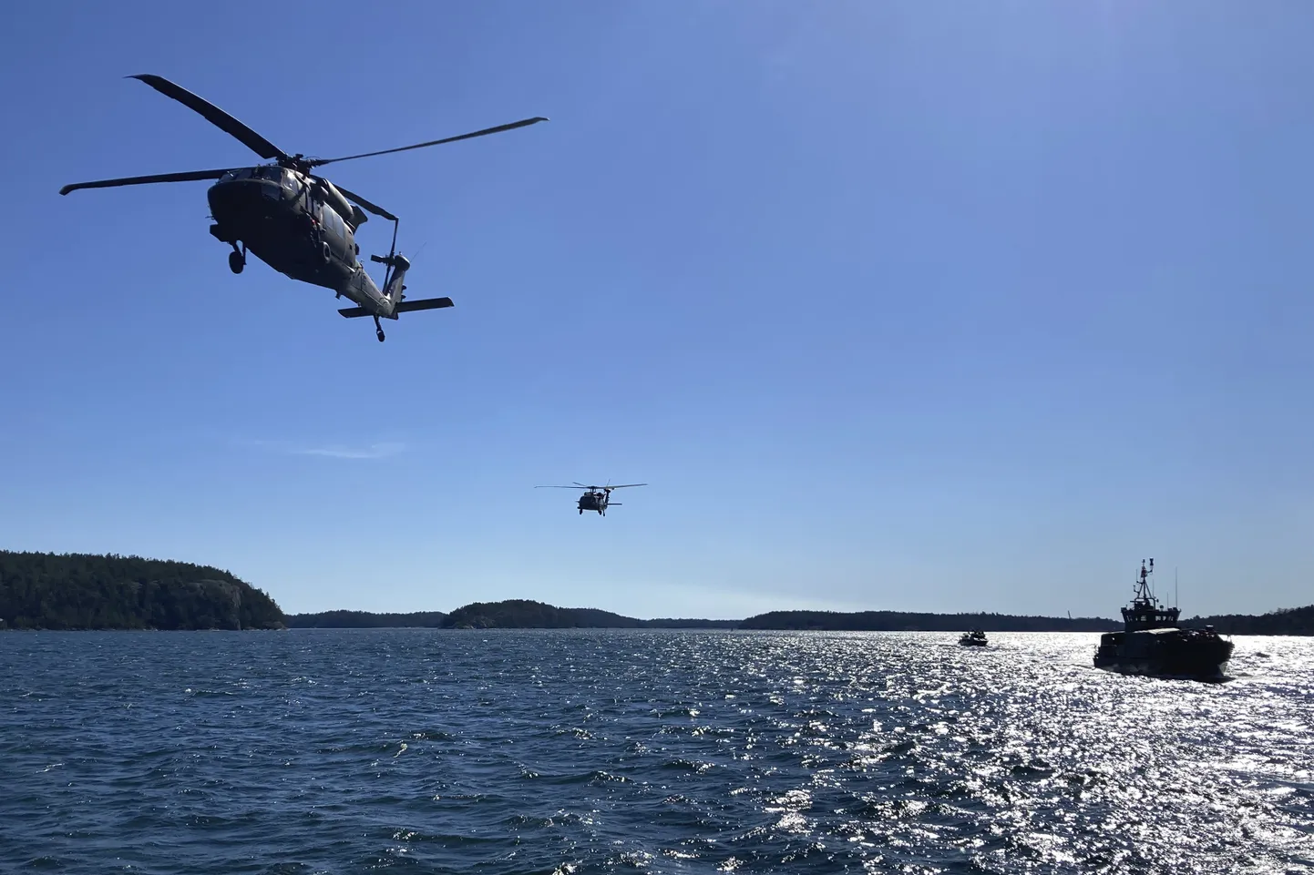 Zviedrijas Black Hawk  helikopters Stokholmas arhipelāgā