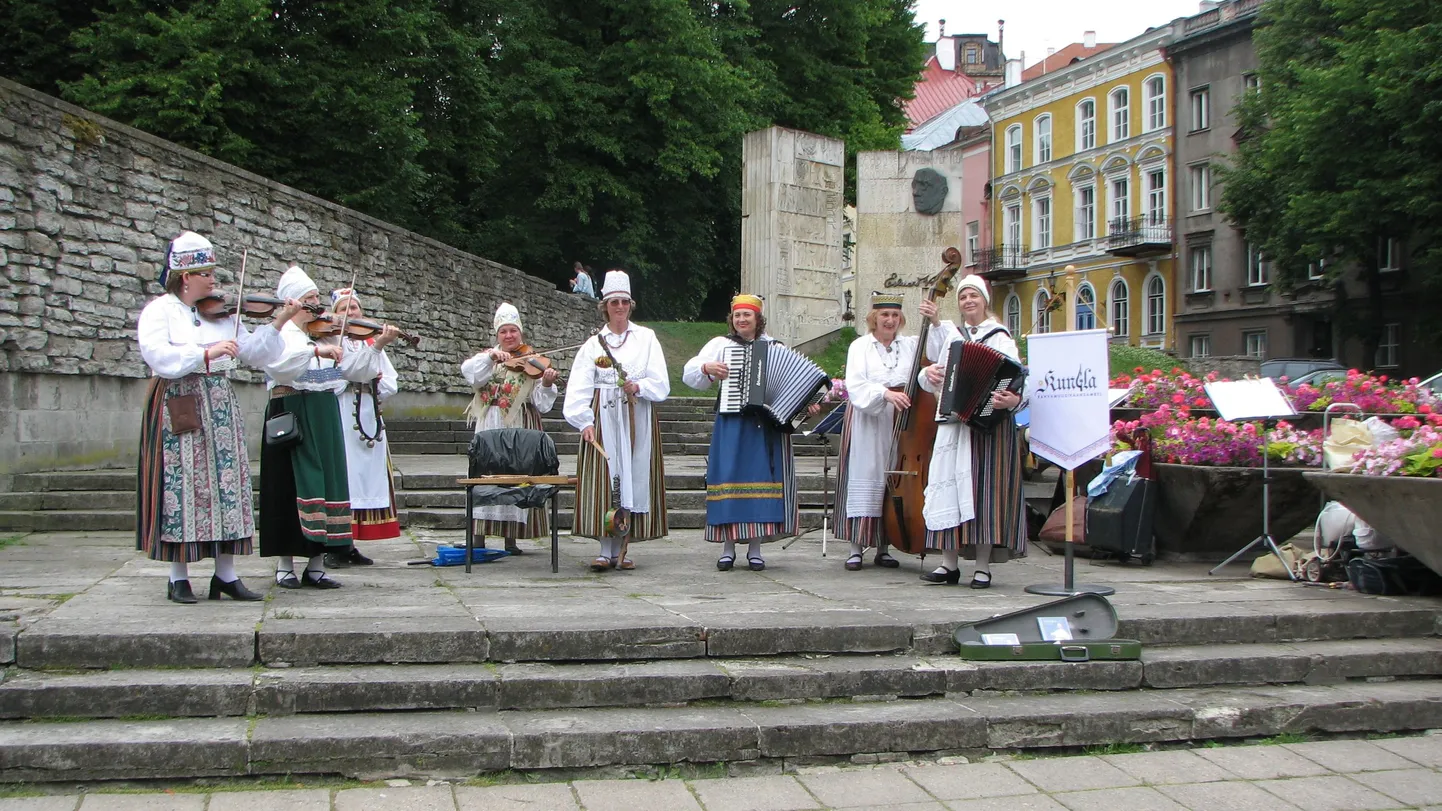 Kungla kontsert Eduard Vilde ausamba juures Tallinnas suvise laulu- ja tantsupeo ajal.