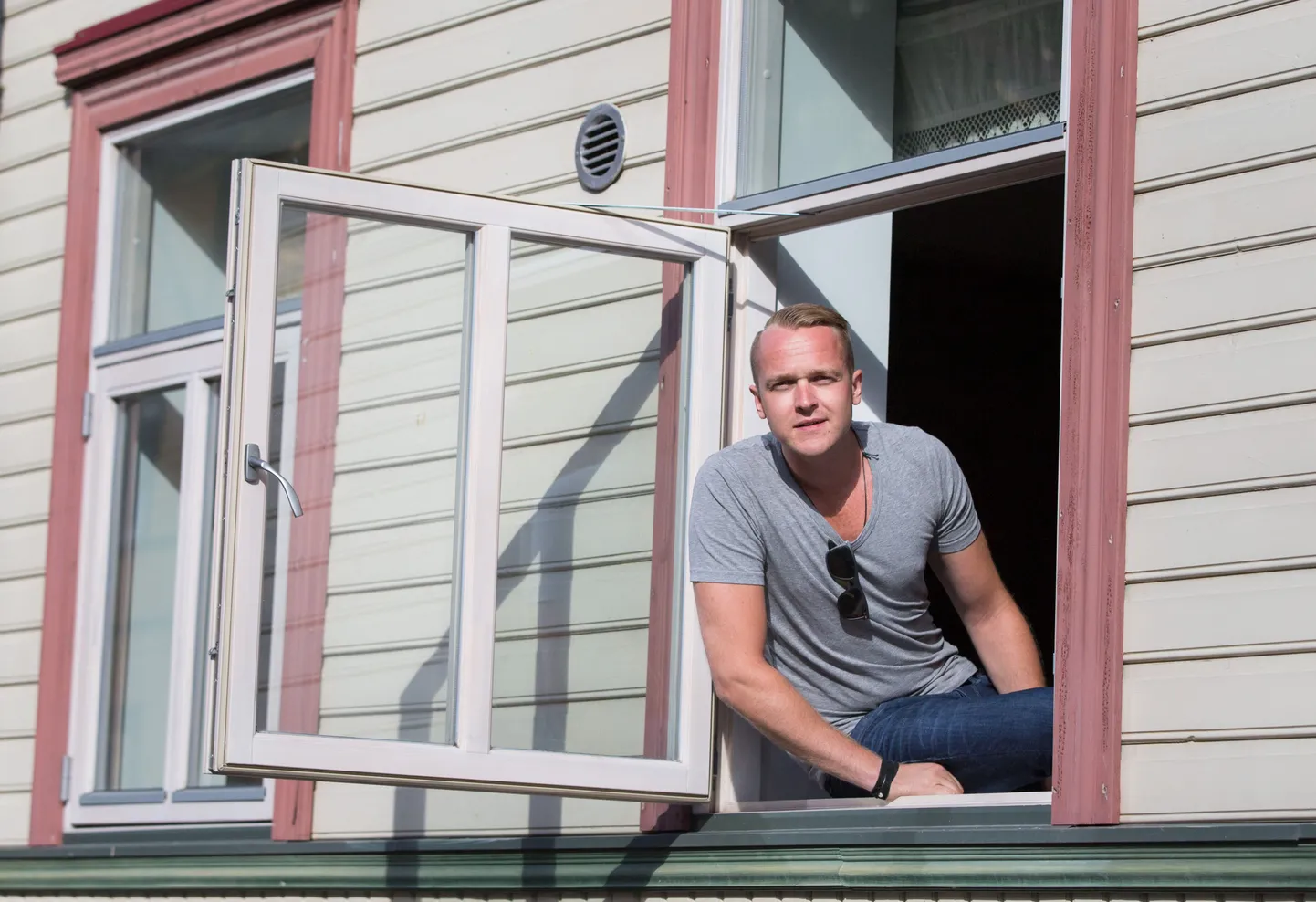 Madis Kimmel suundus aasta tagasi teleekraanilt koolipinki. Tema teekond rindereporteriks veel jätkub.