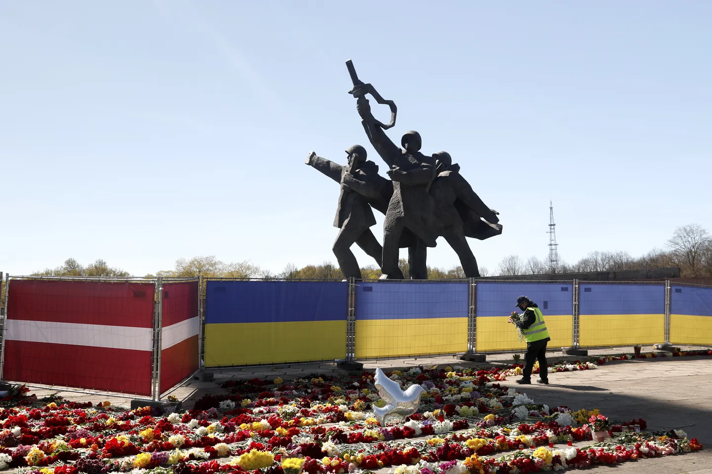Riia punamonument Võidu pargis tänavu 9. mail.