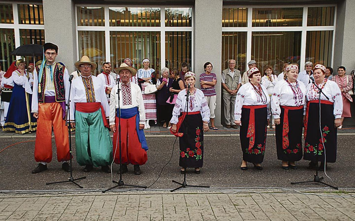 Tänavugi tulevad Pärnusse esinema mustlased, slaavi rühmad ning tšuvaši ja Kaukaasia rahvaste ühingud.