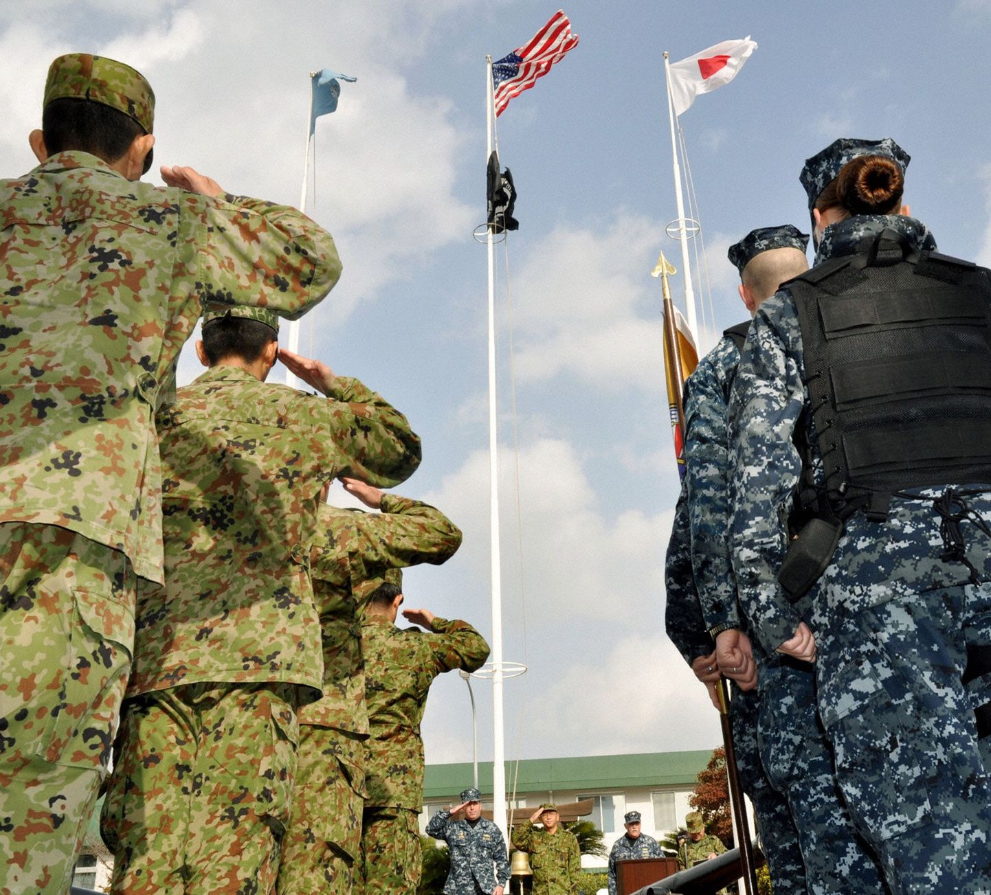 Tseremoonia USA Sasebo mereväebaasis Lõuna-Jaapanis ühisõppuste alguse puhul.