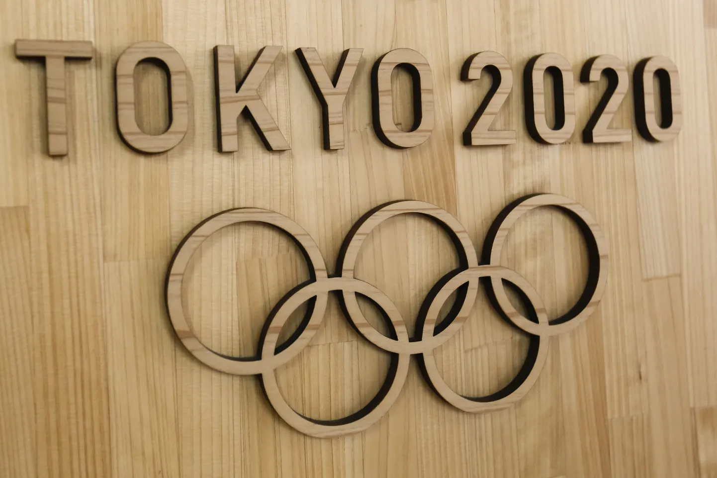 2020. aasta Tokyo suveolümpiamängude puidust logo.