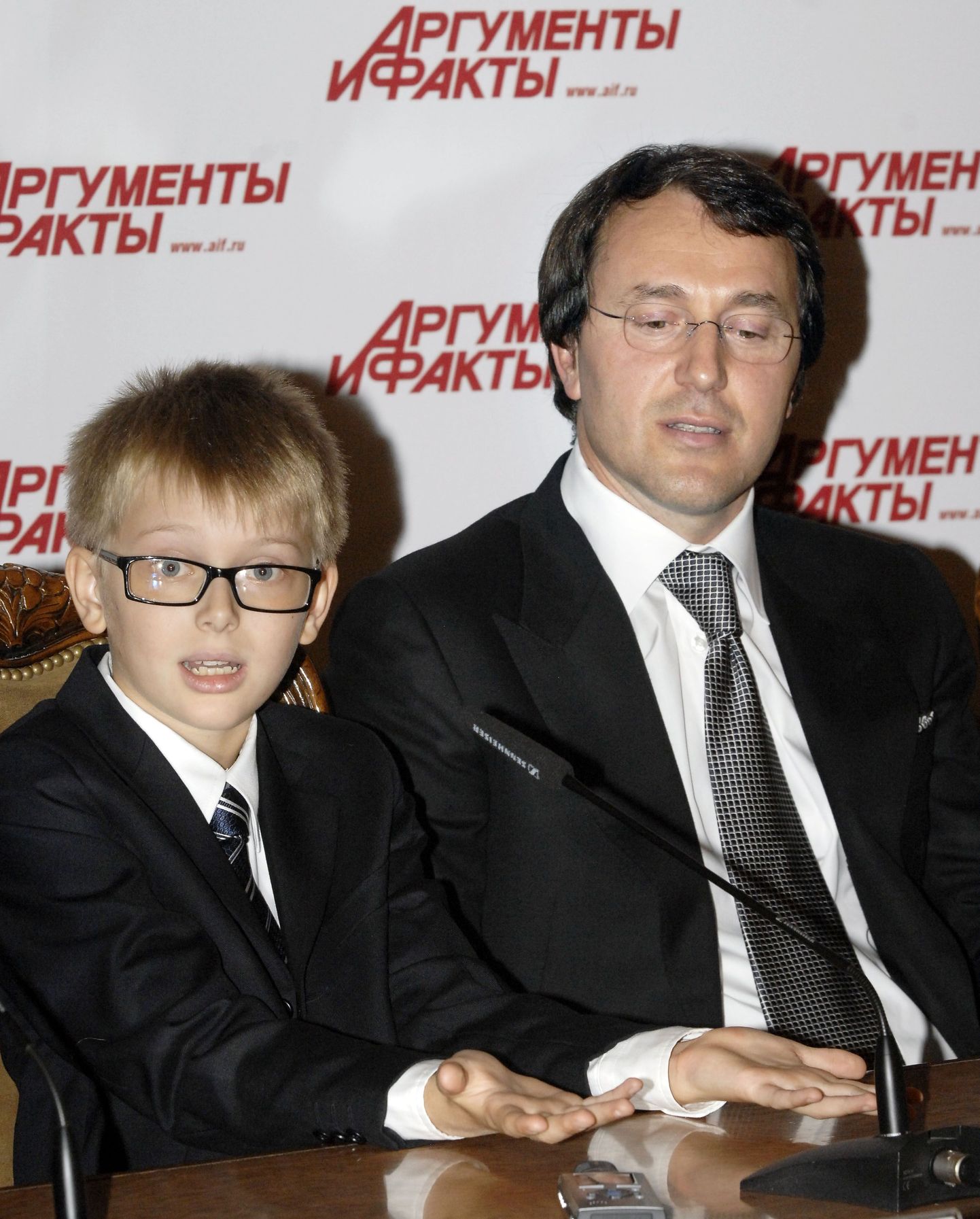 Руслан Байсаров и сын Денни.