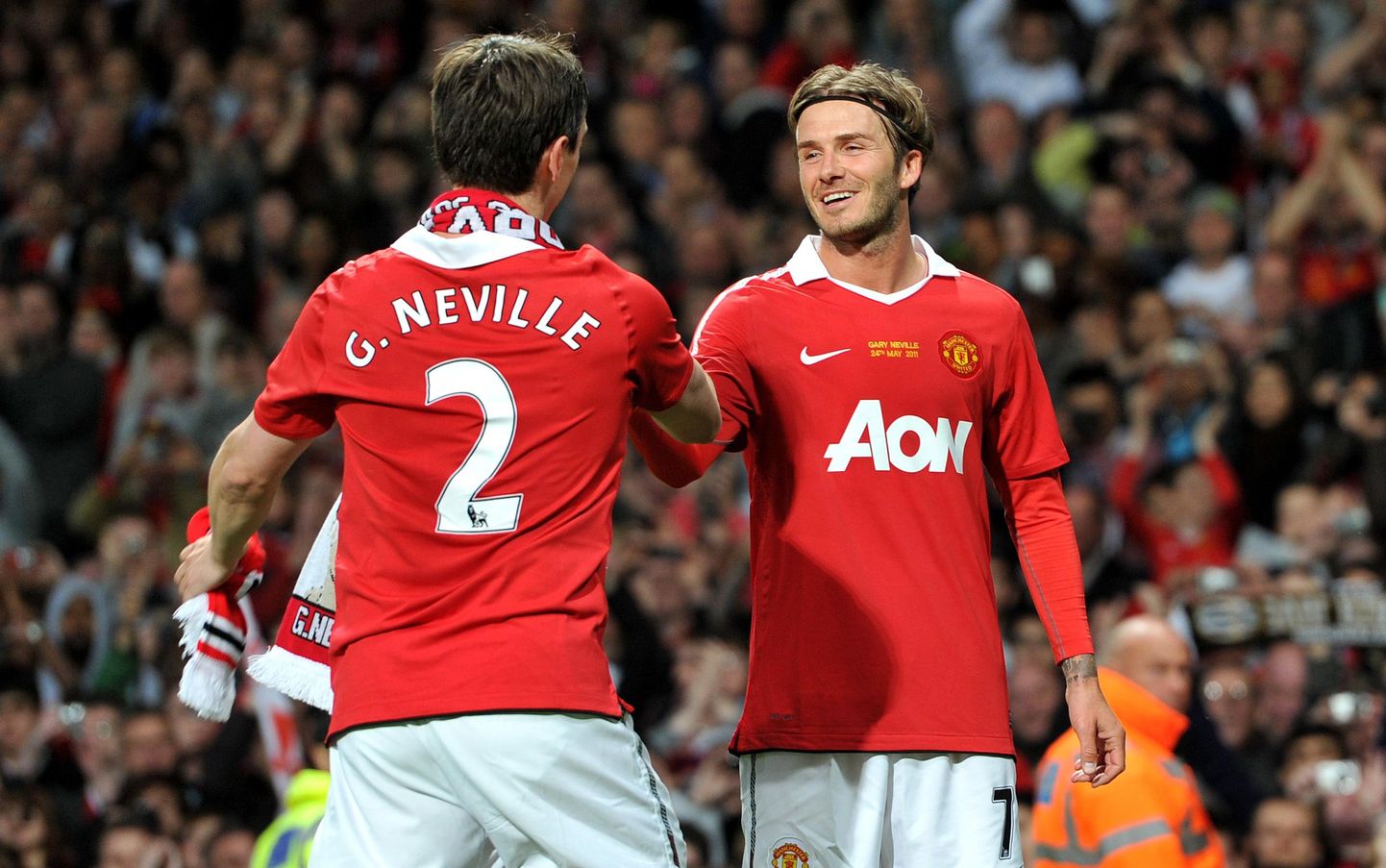 Manchester Unitedi vutisaarid Gary Neville ja David Beckham mõistsid teineteist vutplatsil, kuid mitte hotellitoas.