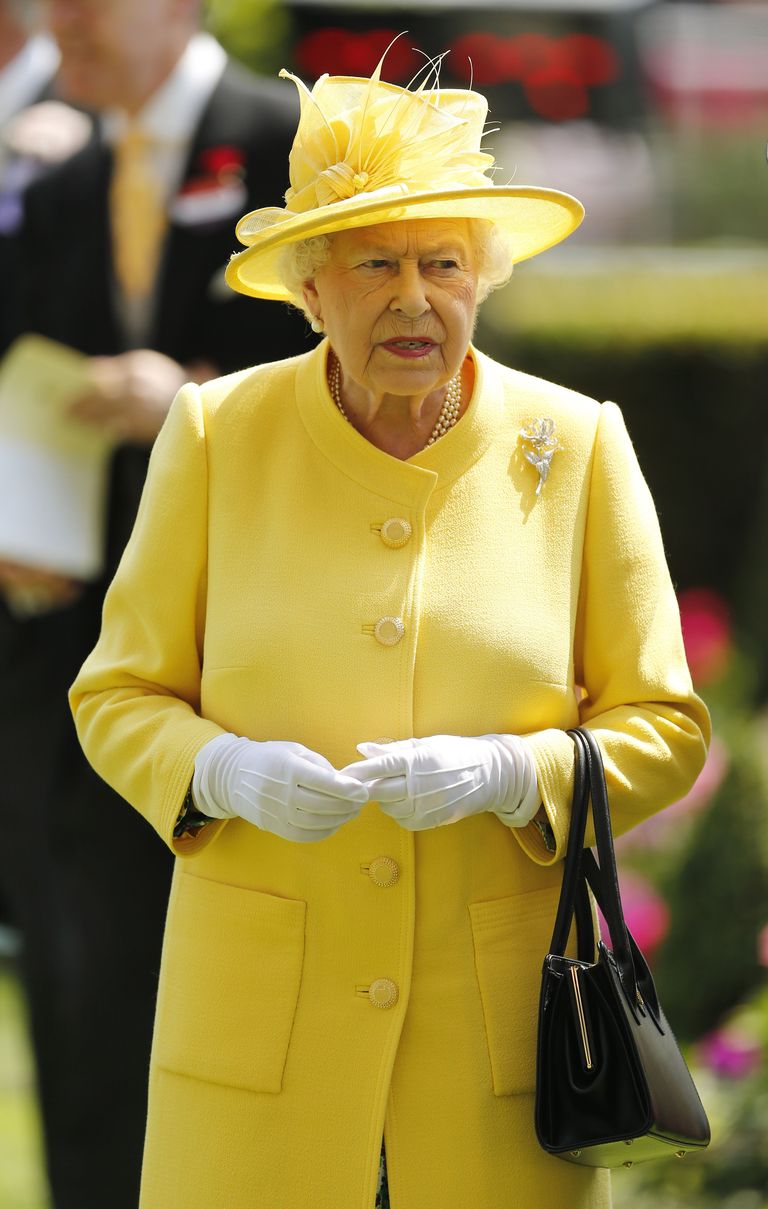 Briti leedide kübarad. Pildil kuninganna Elizabeth II