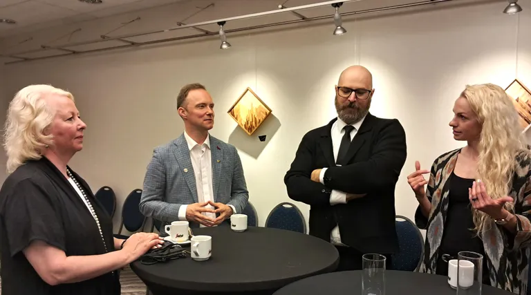 Руководитель "Eesti Kontsert" Керту Орро, художественный руководитель Йыхвиского танцевального фестиваля Райдо Бергстейн, директор Йыхвиского концертного дома Михаил Кастрицкий и творческий руководитель Йыхвиской театральной резиденции Элина Пяхклимяги раскрывают планы на будущее.