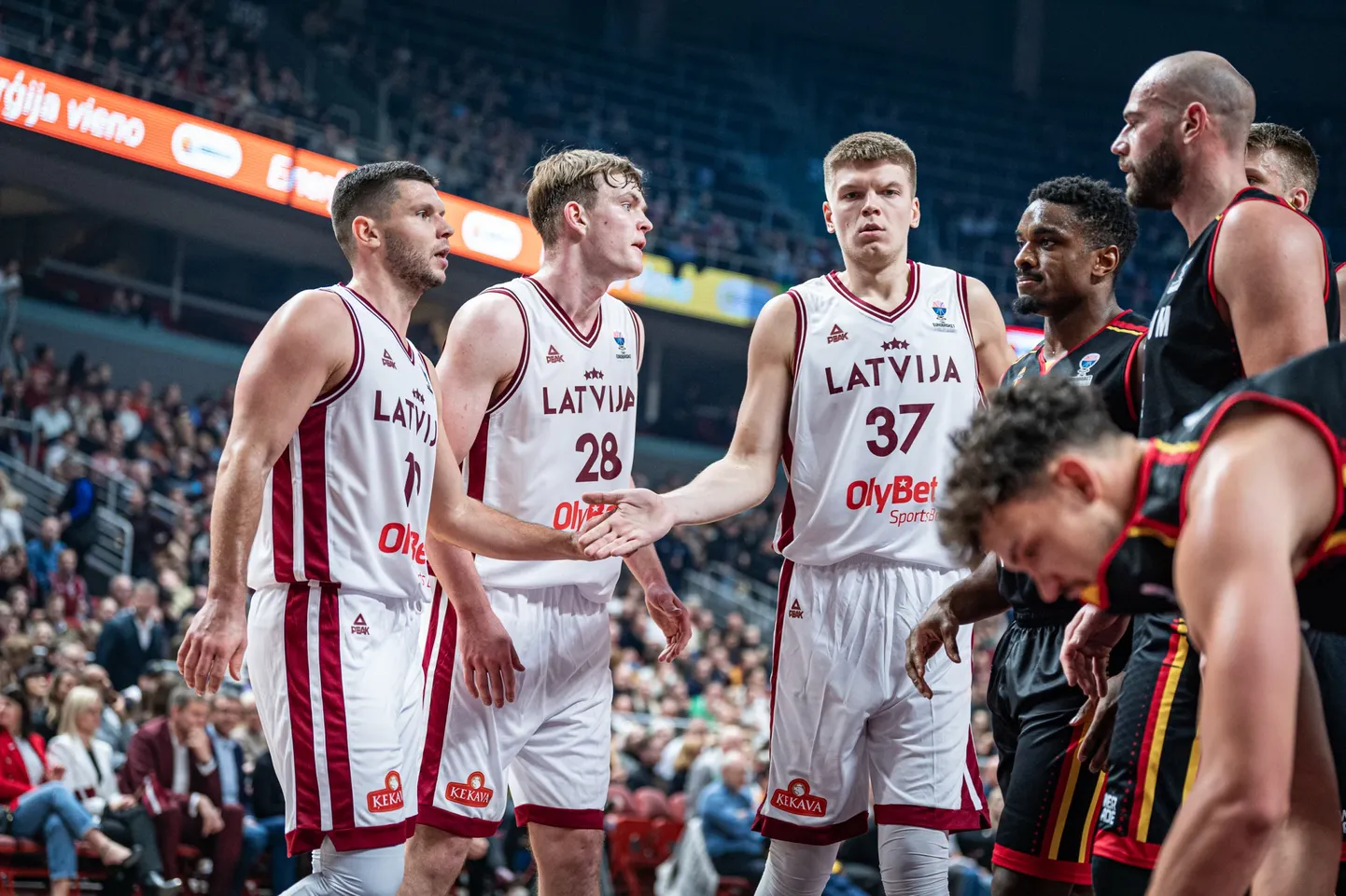 Latvijas basketbolisti Rihards Lomažs, Mārcis Šteinbergs un Kārlis Šiliņš