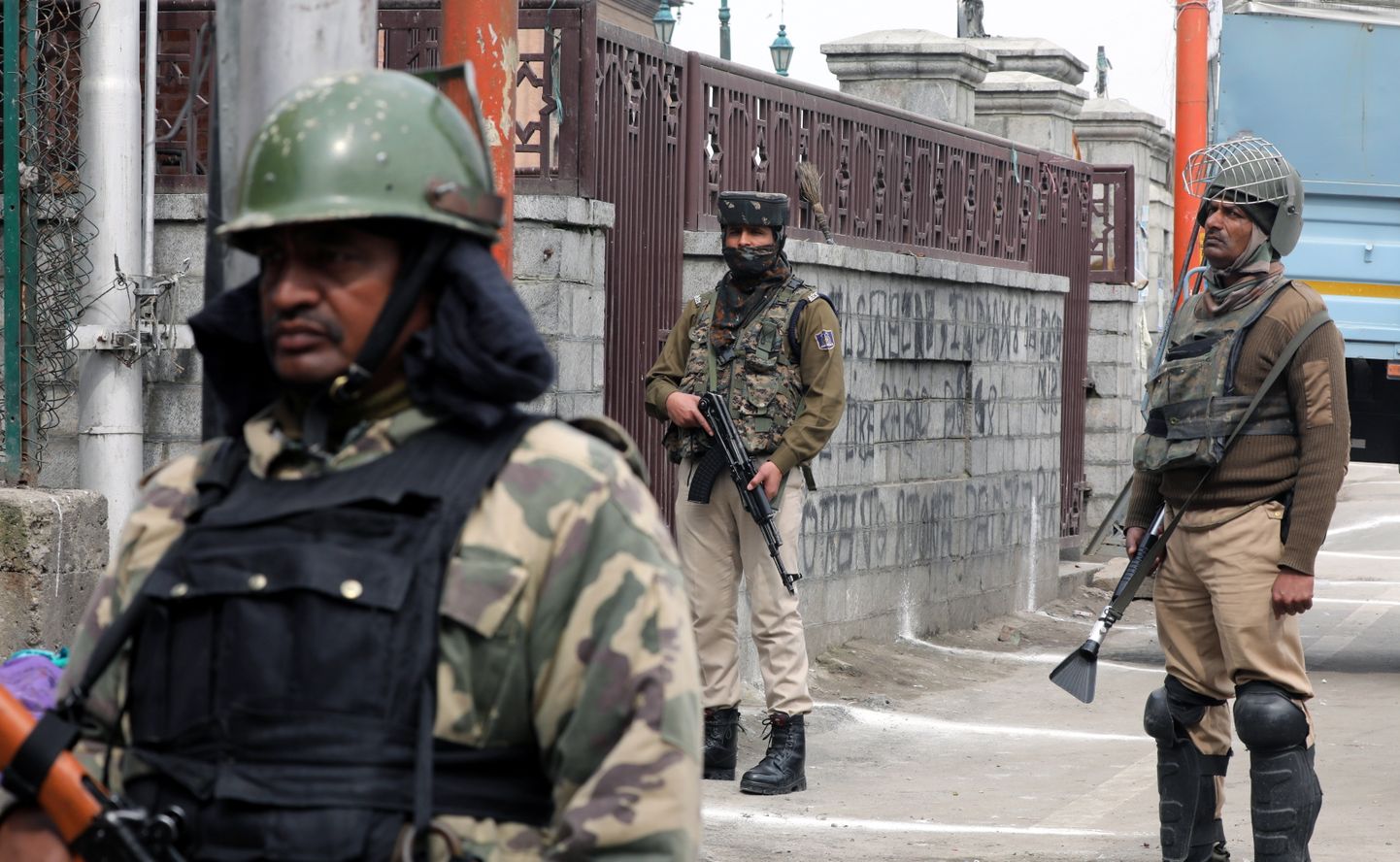 India paramilitaarse üksuse sõdurid vaidlusaluses Kashmiris.