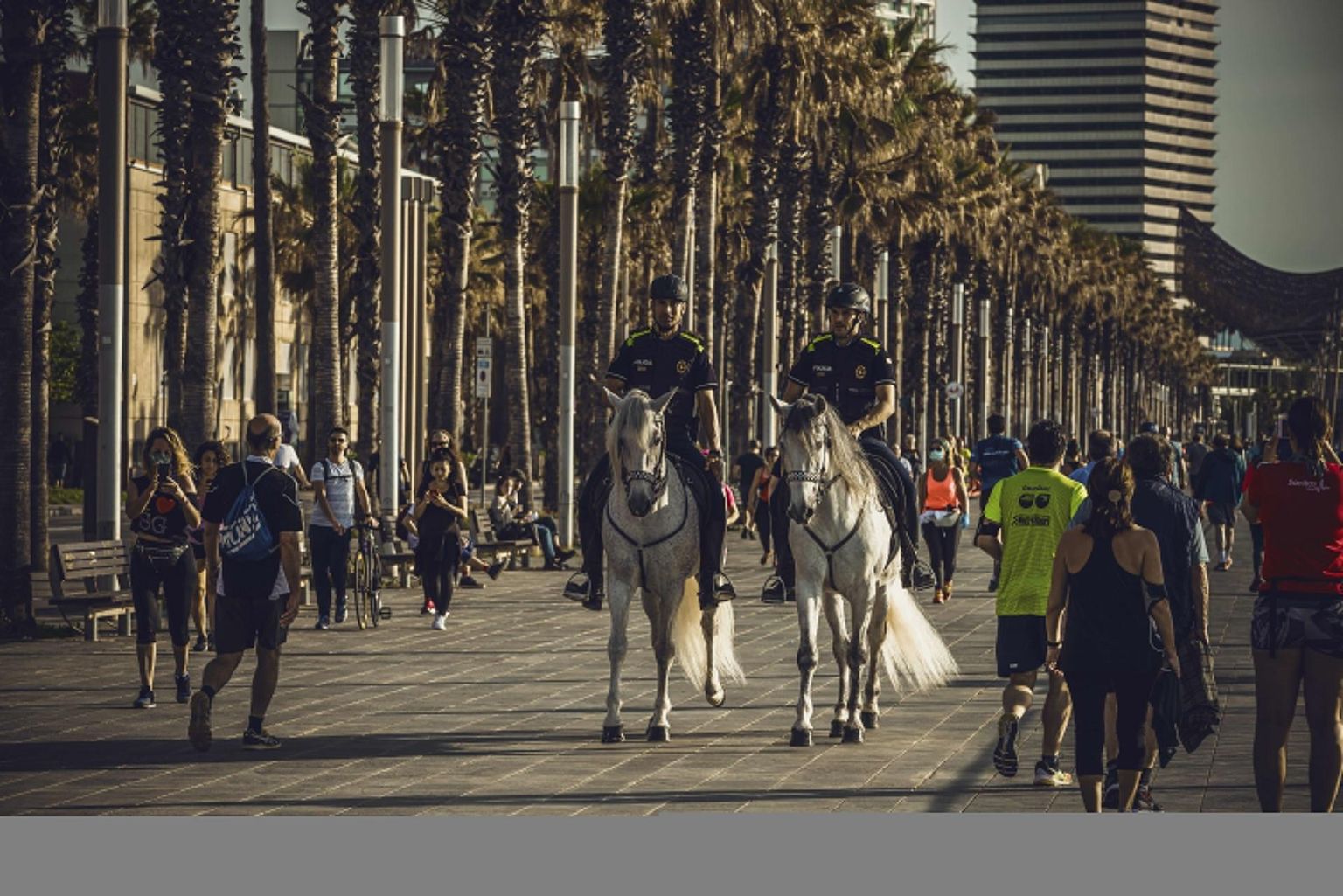 Barcelona rannaäärsetele tänavatele ihkavad inimesed peaksid praegu arvestama kahenädalase karantiiniga. 