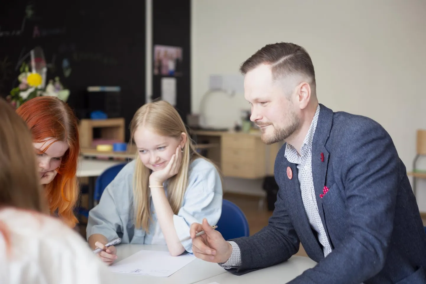 Asendusõpetaja programmi kaudu on matemaatikatunde andnud Tõnis Filippov.