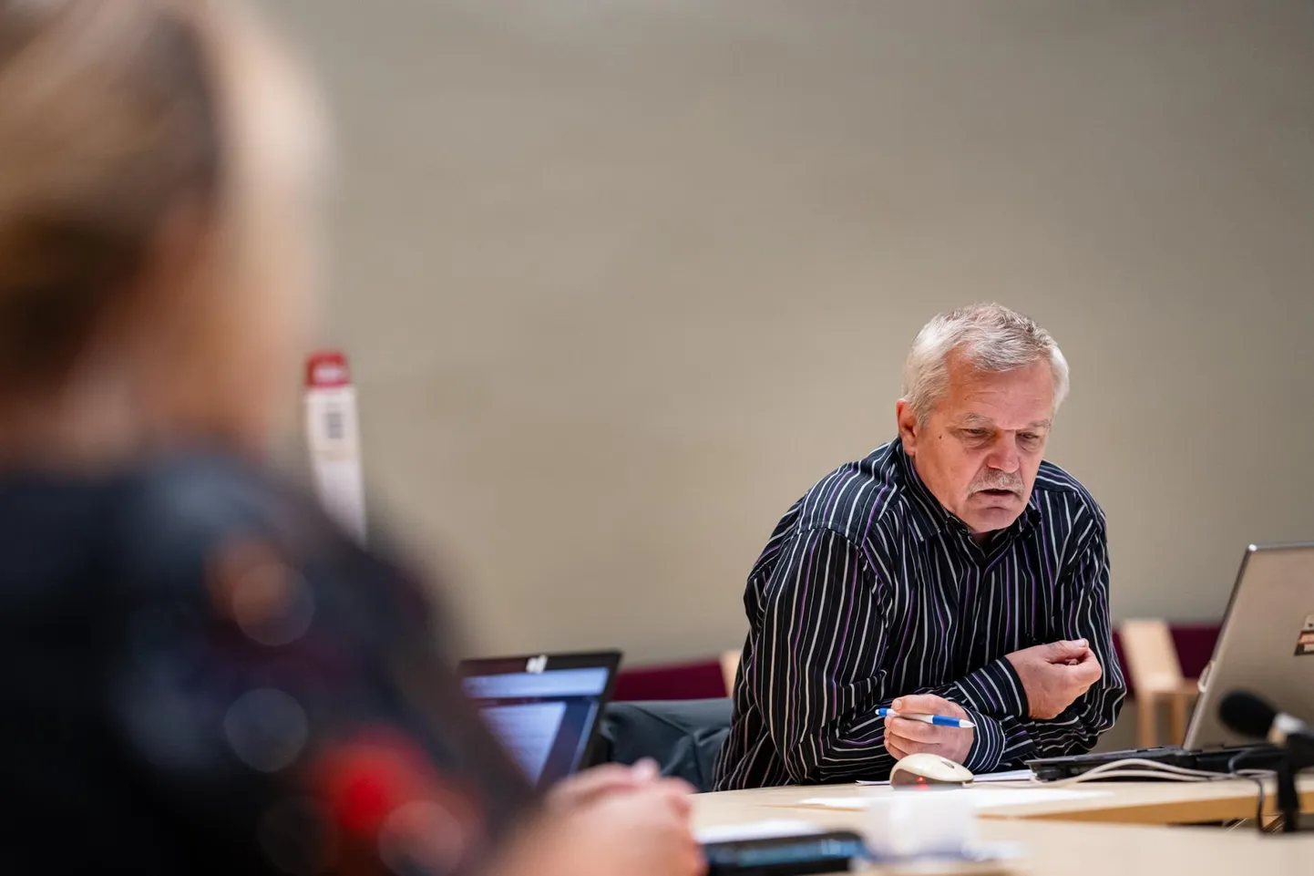 Saarde vallavolikogu häälekas opositsionäär Margus Kukk teatas, et paneb töö esinduskogus suvekuudeks pausile.
