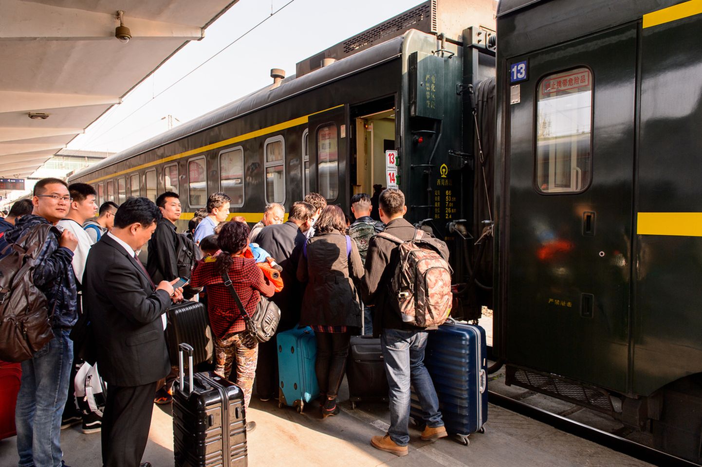 Ülerahvastatud rong Hiinas, jaapanlased pakuksid sinna kohe oma teenust