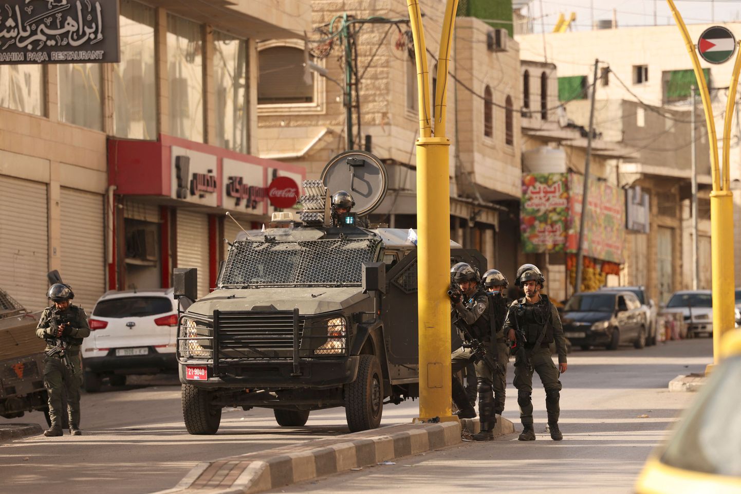 Iisraeli julgeolekujõud operatsioonil Läänekalda linnas Hebronis.