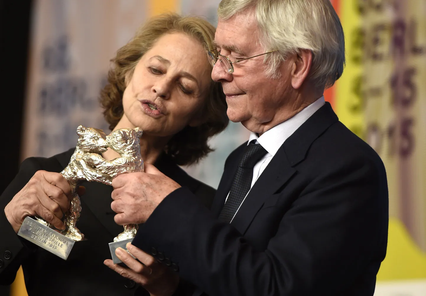 Charlotte Rampling ja Tom Courtenay mängivad Hõbekarudega.