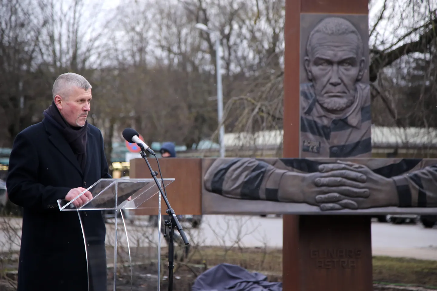 Latvijas brīvības cīnītāja Gunāra Astras piemiņai veltītā pieminekļa "Nebaidies!" atklāšanas pasākums.