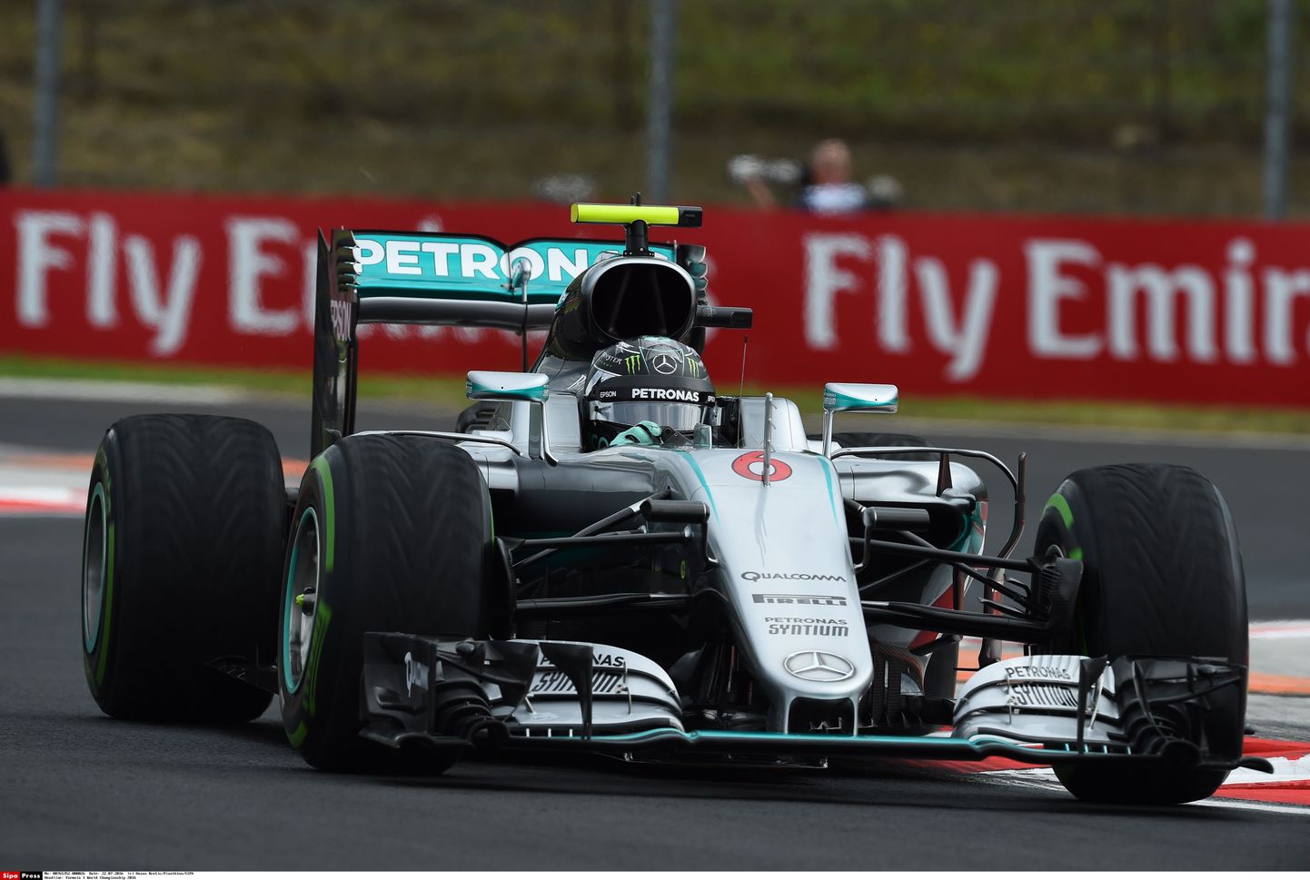 Mercedese piloot Nico Rosberg tänasel vabatreeningul.