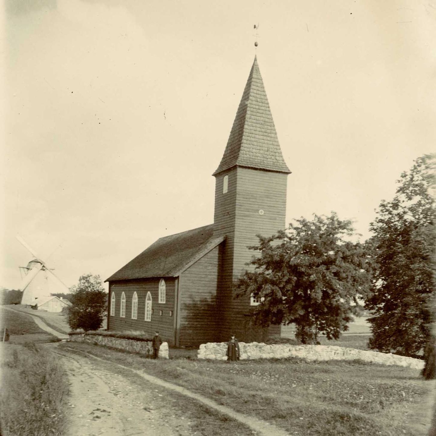Vana kiriku välisvaade 1905. aastal − varaseim säilinud ülesvõte Tudulinna kirikust.