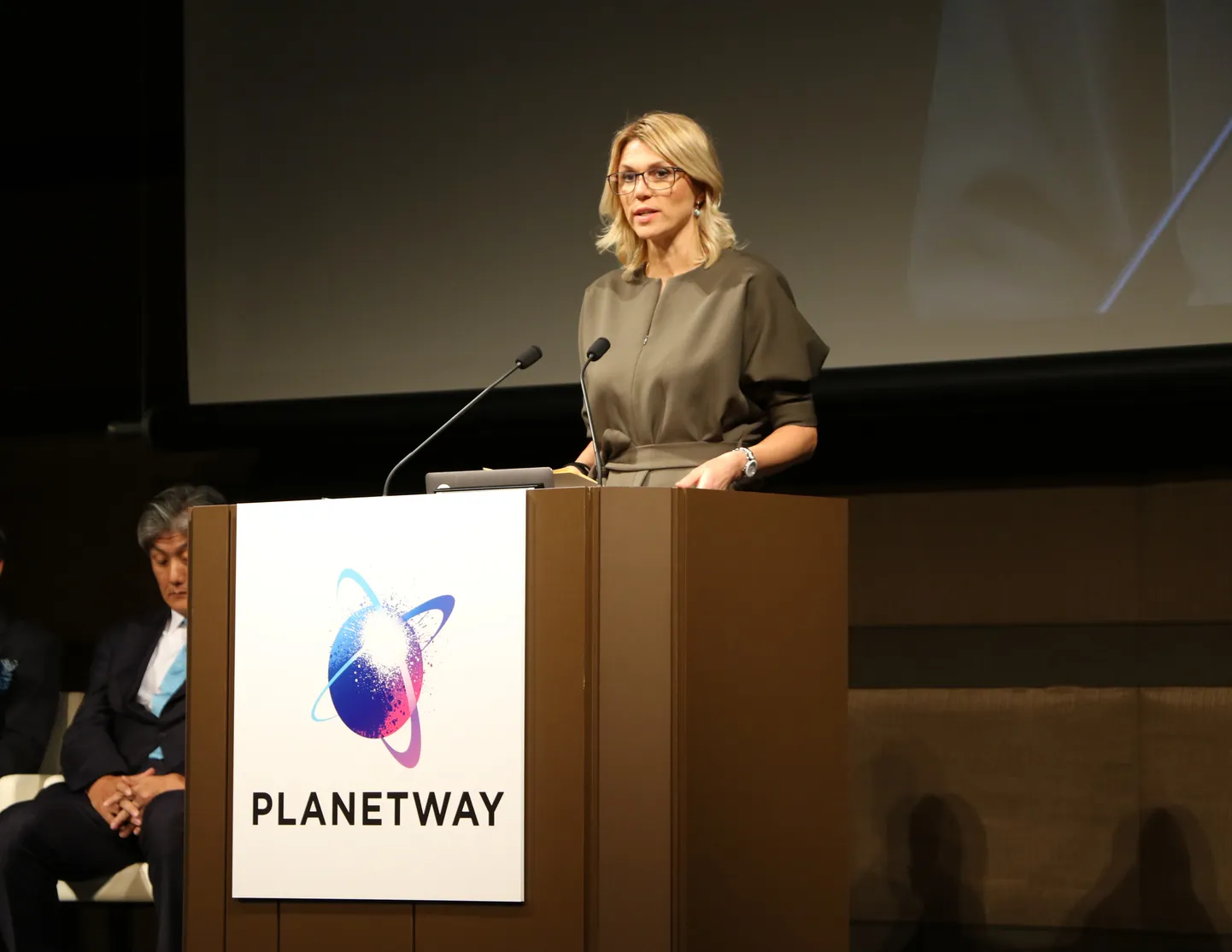 Urve Palo idufirma Planetway uue teenuse tutvustamisüritusel Tokyos.