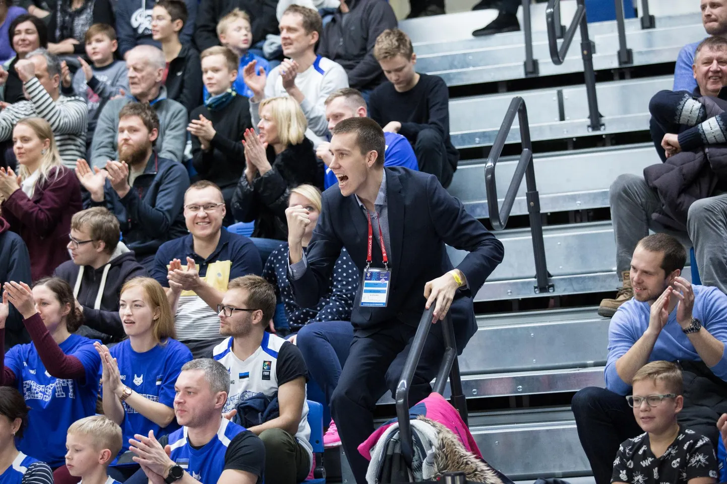 Madis Šumanov (keskel) vahetab ametit ja elukohta, siirdudes pealinnas asuvast Eesti Korvpalliliidu kontorist Lõuna-Eestisse.