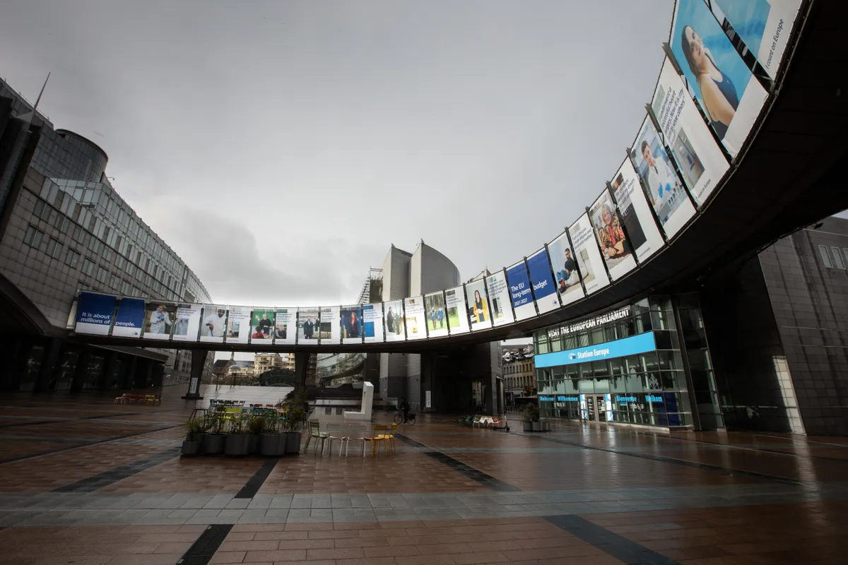 Euroopa Parlamendi hoonekompleksi keskel asuv väljak Brüsselis.