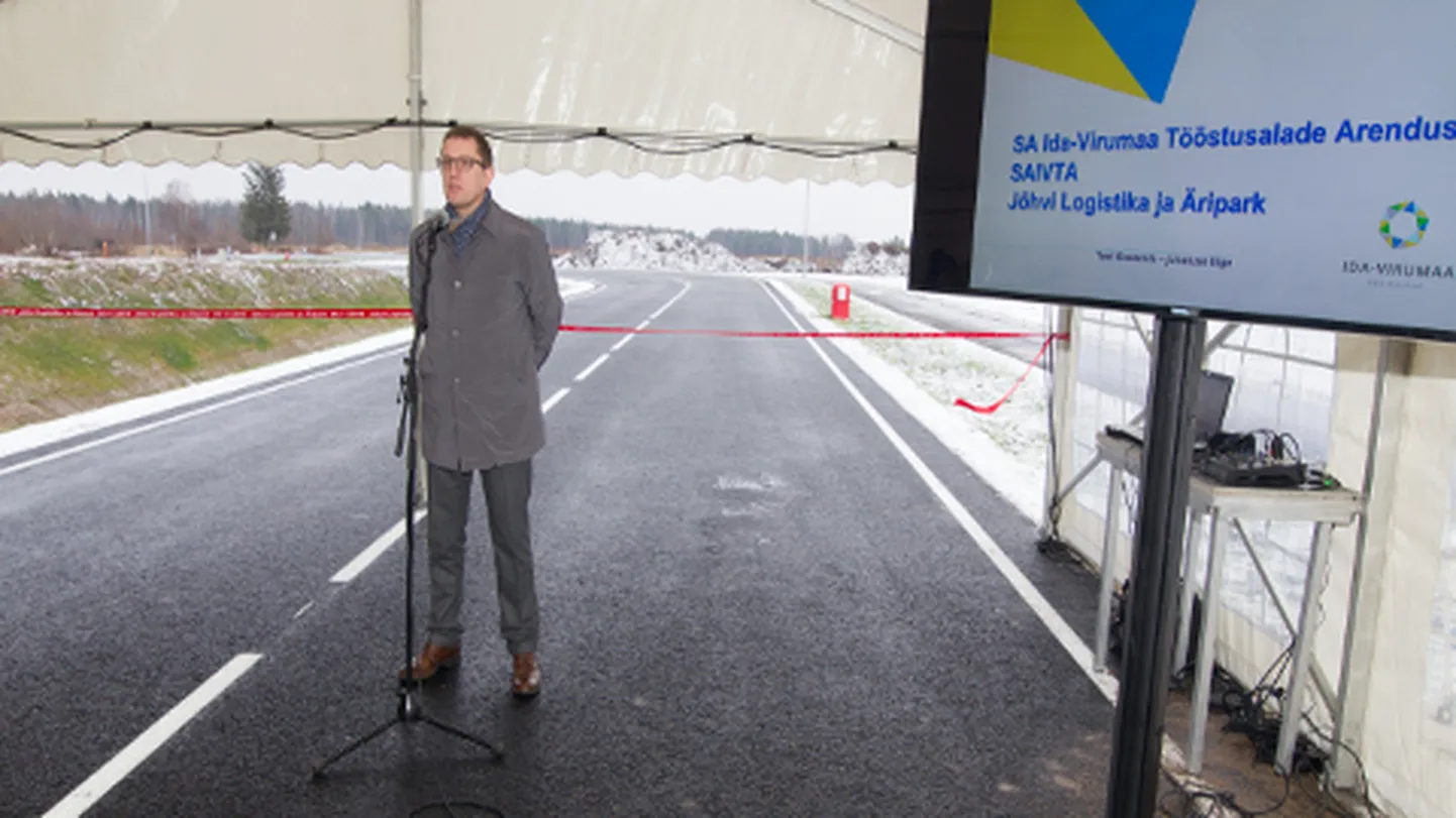 2015. aasta novemrbis avas Jõhvi tööstuspargi tollane majandusminister Kristen Michal. Tollal loodeti, et õige pea algab seal ka uute ettevõtete rajamine, et järgenud ligemale pooleteist aasta jooksul pole seda veel toimunud.