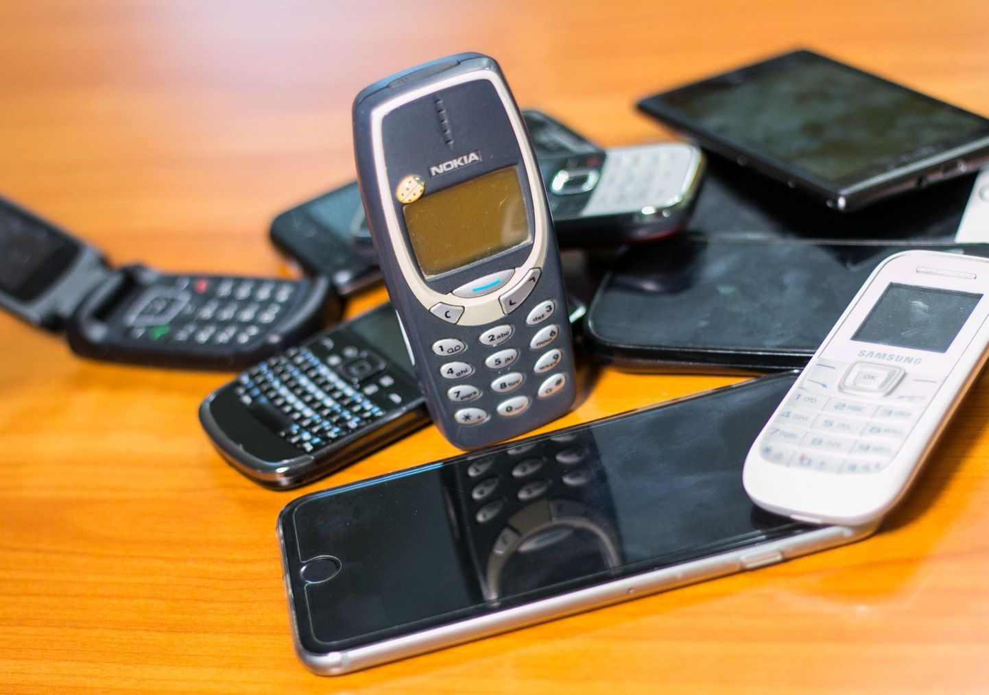 Nutitelefon, telefon, mobiiltelefon
Nuppudega Nokia 3210