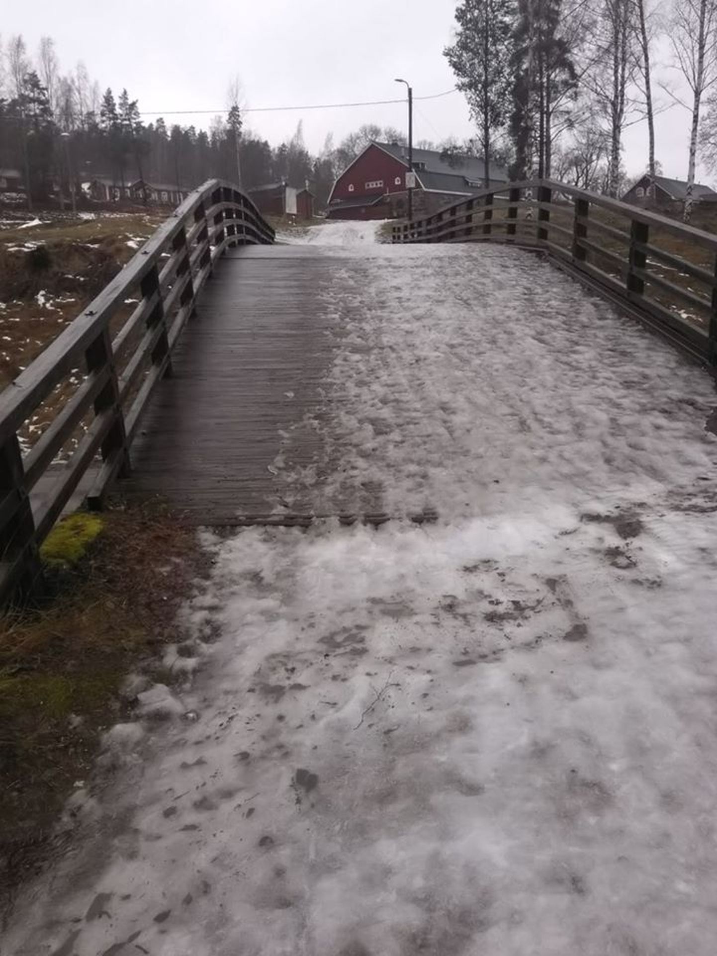 Finlandiahiihto maratonitrass pole küll lumevaba, aga seis on trööstitu.