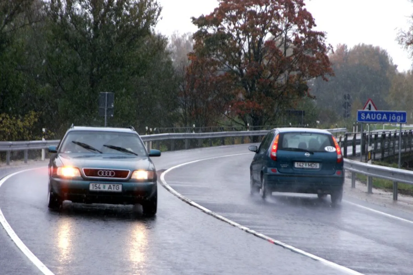Из-за понижения температуры на дорогах могут встречаться скользкие участки.