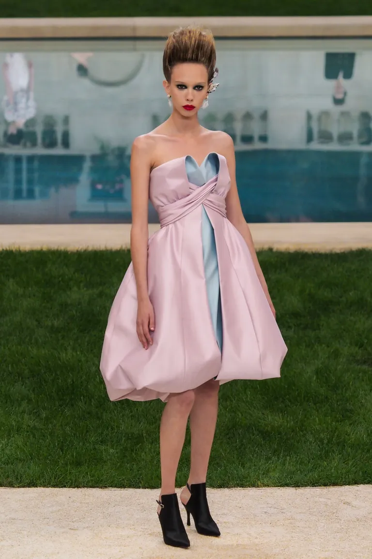 Неделя моды в Париже. Показ Chanel Haute Couture SS 2019