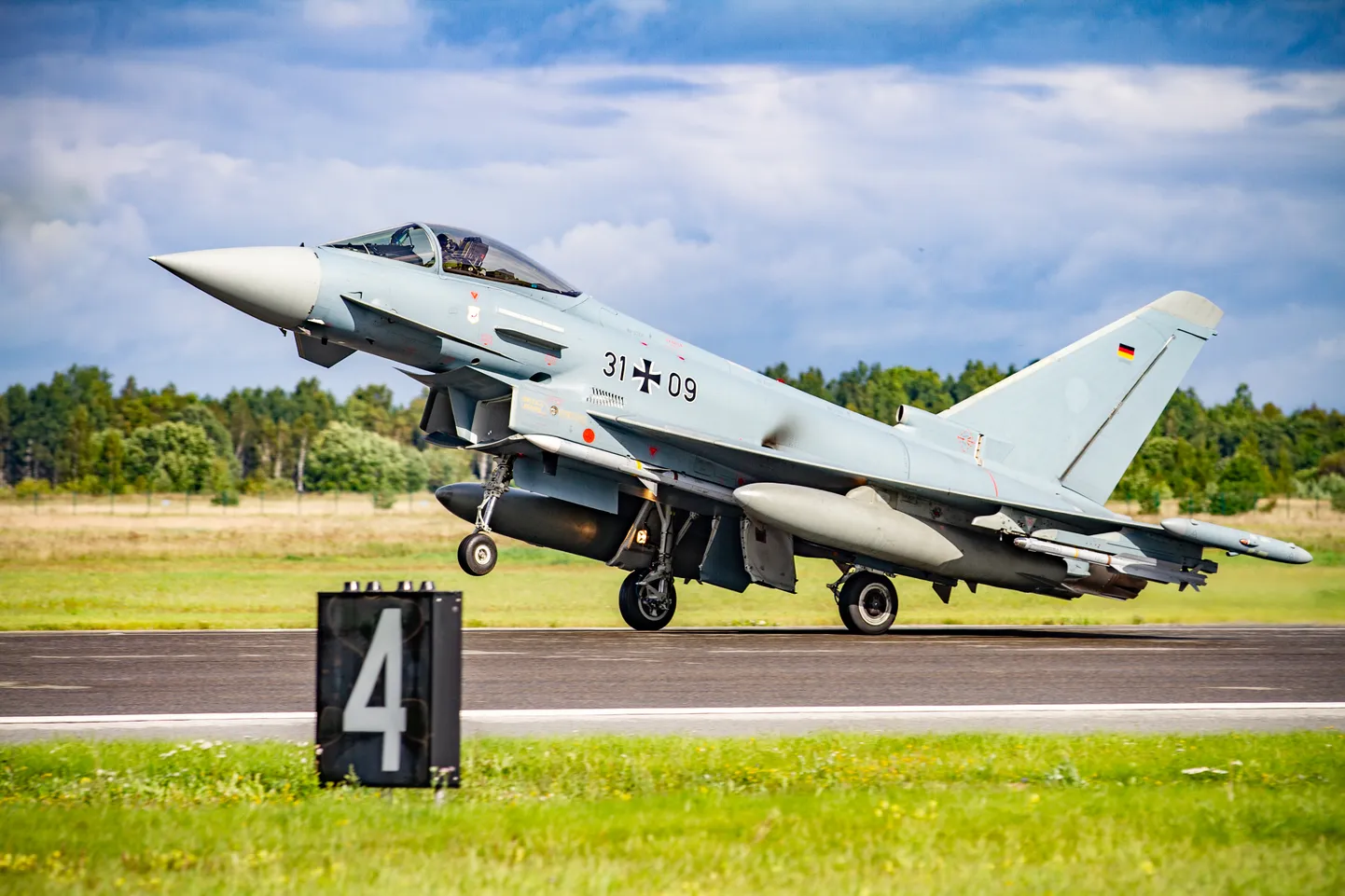 Истребитель Eurofighter Typhoon.