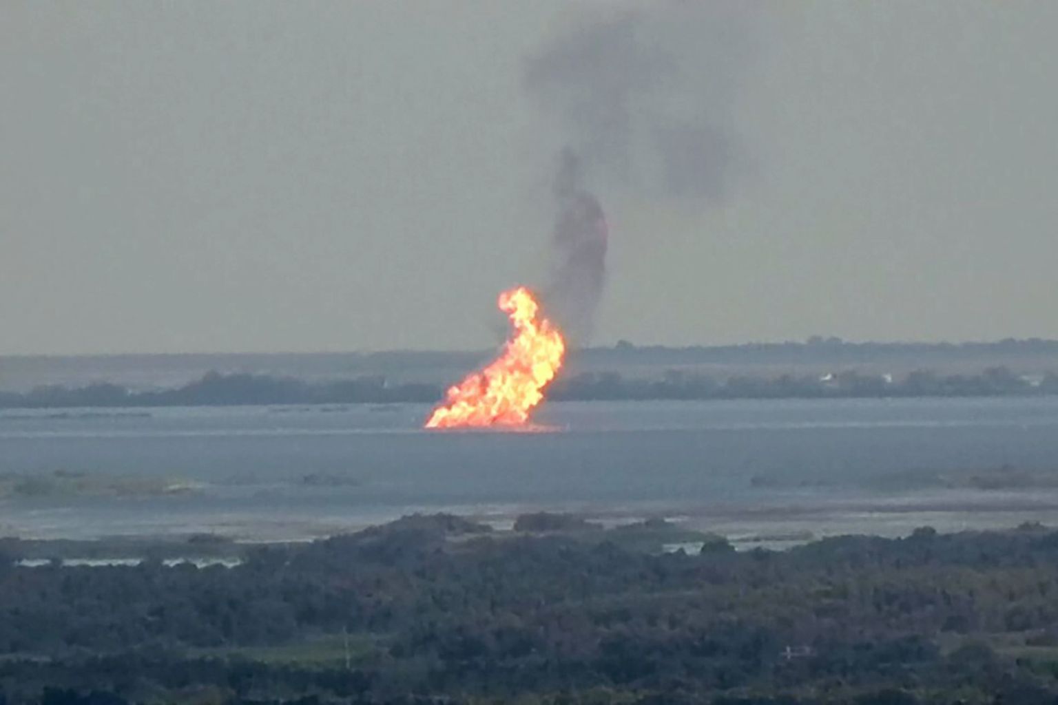 Kui süttiks Nord Streamist lekkiv gaas võiks küll väheneda lekke keskkonnamõju, kuid lisanduksid muud ohud. 9. septembril plahvatas Lery järve alune gaasijuhe New Orleansi lähedal ja süttis sealt lekkiv gaas.