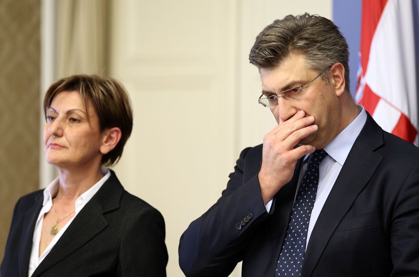 Horvaatia peaminister Andrej Plenkovič ja majandusministri ametikohalt tagasi astuma pidanud Martina Dalić (vasakuk).