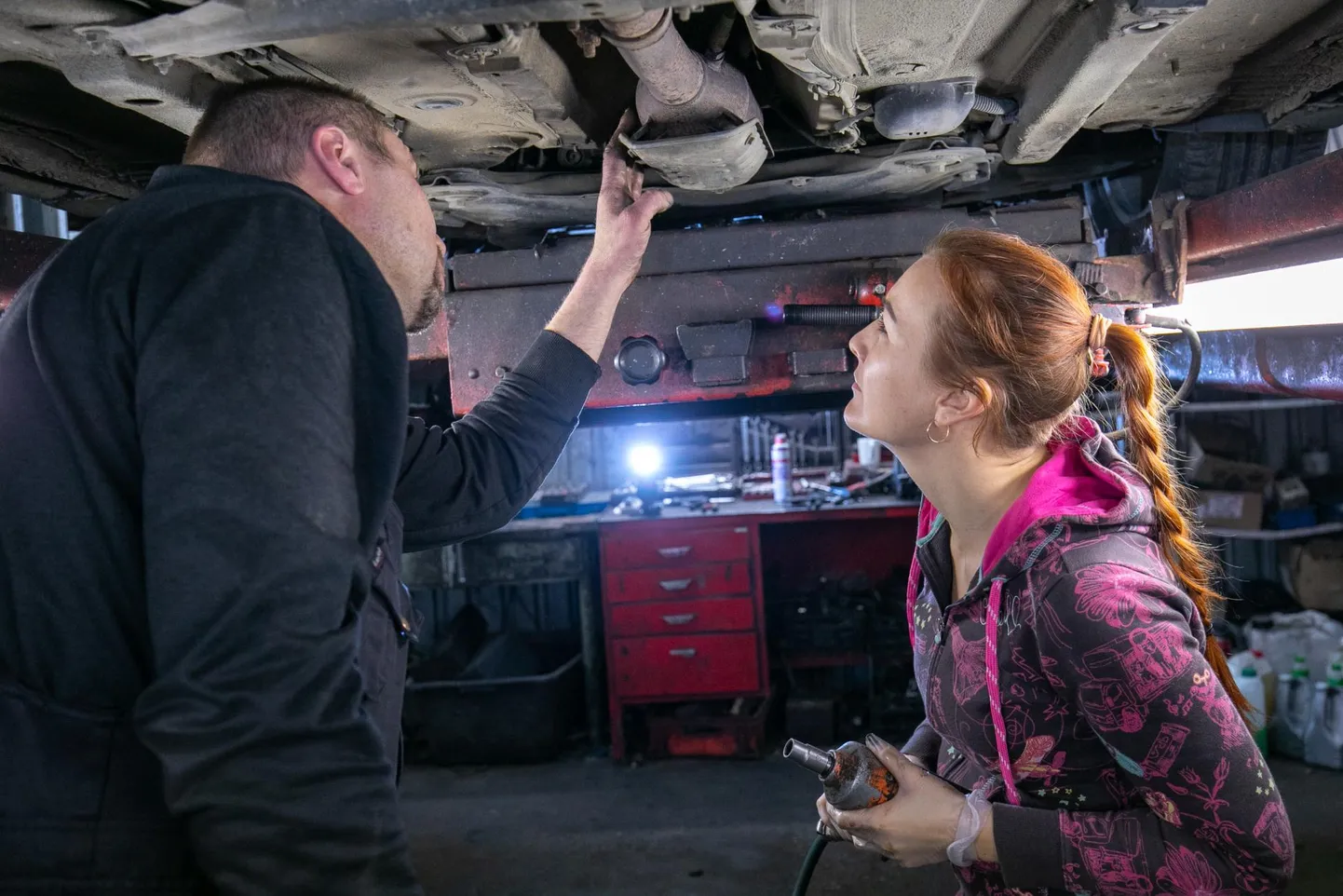 Töövarjupäev autoremonditöökojas.