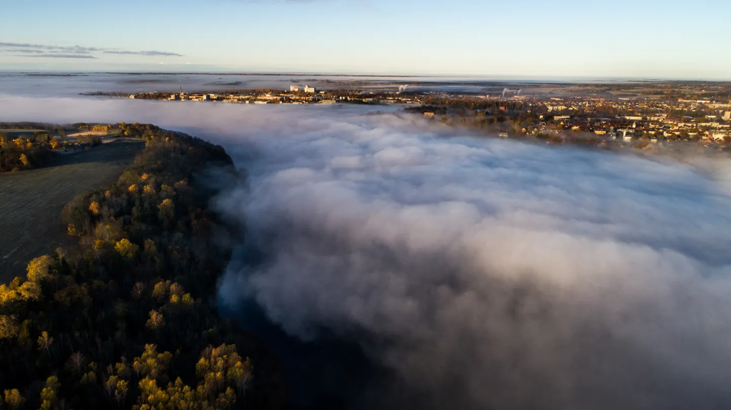Sellisena paistab hommikune udu droonilt vaadatuna.