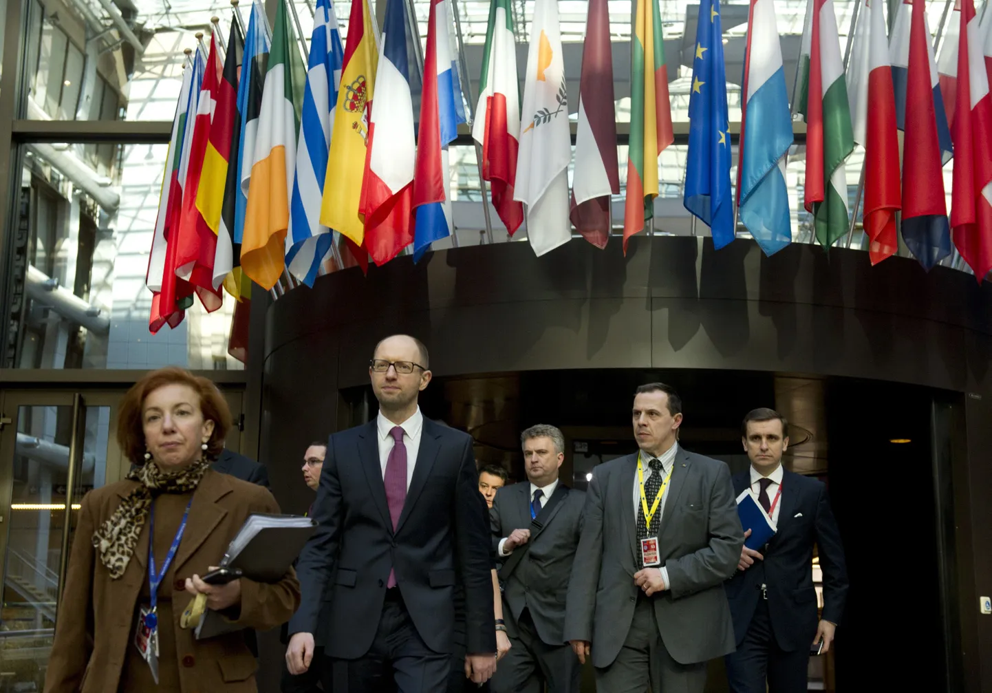 Экстренный саммит ЕС в Брюсселе. На первом плане - премьер Украины Арсений Яценюк.