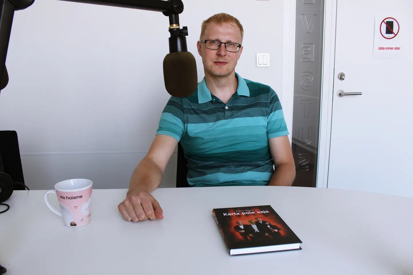 Kalver Tamm on blogides, ulmeajakirjas Reaktor ja Tartu Postimeheski tiibu sirutanud ning andis nüüd välja filmiraamatu