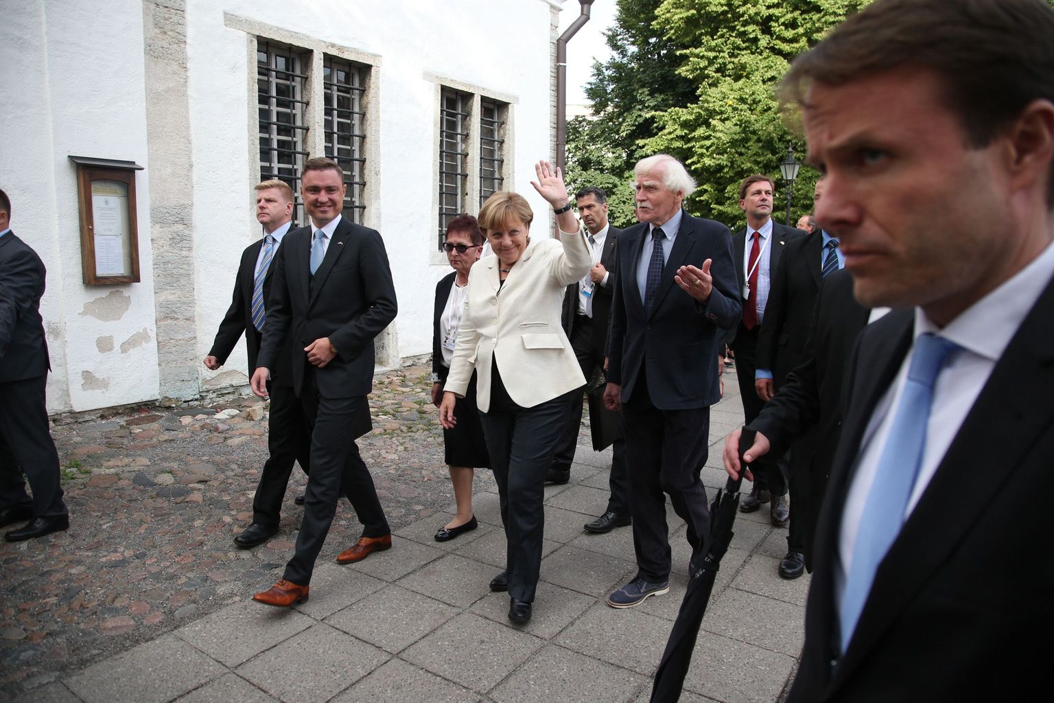 Angela Merkel külastas koos Taavi Rõivasega Tallinna toomkirikut