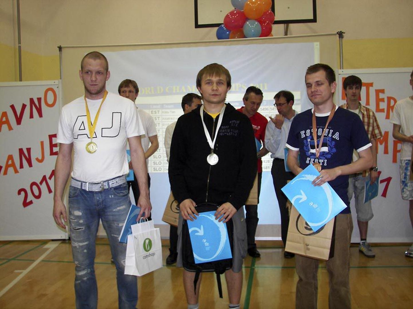 Tänavustel pranglimise maailmameistrivõistlustel tunnistati meestest parimateks eestlased (vasakult) Erki Adams, Imre Purret ja Andres Tiko.